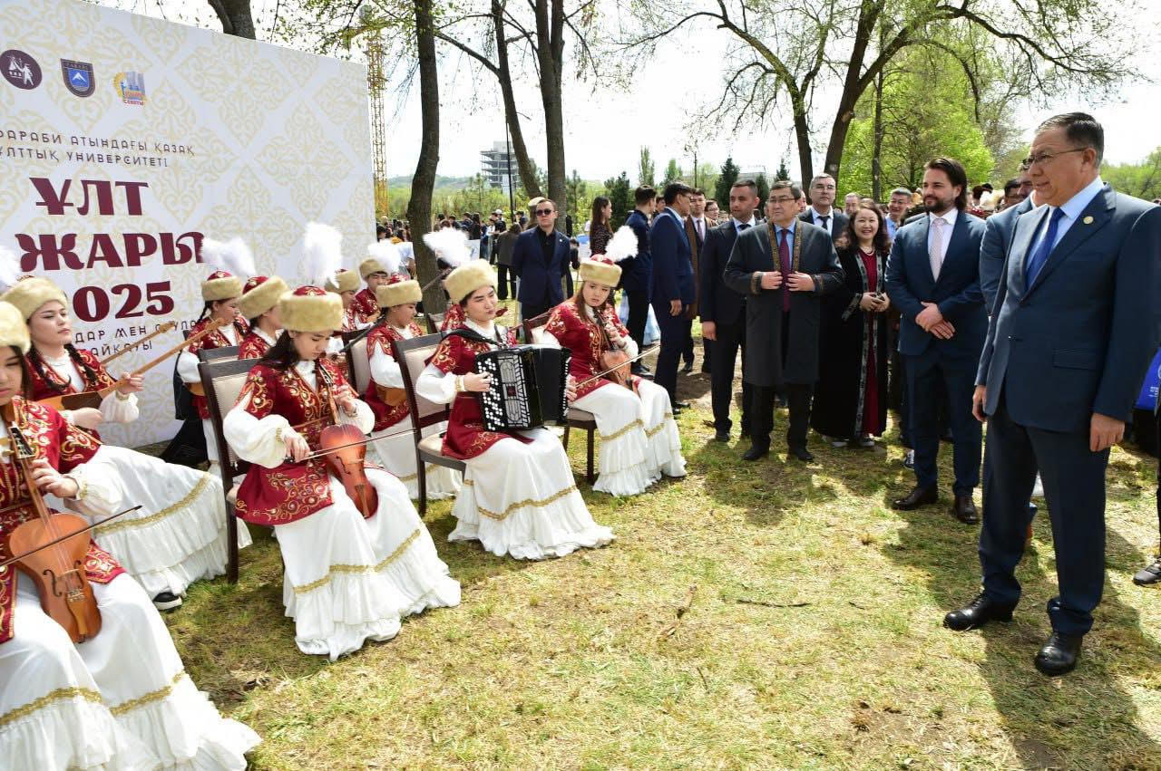 БІЛІМ ОРДАСЫ ҚазҰУ-да Наурыз мейрамы тойланды!